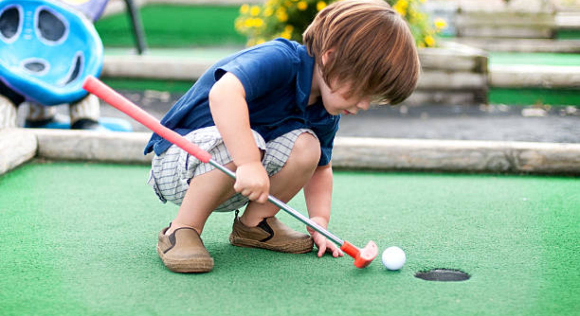 Go Mini Golfing Things to Do on a Weekend With Kids